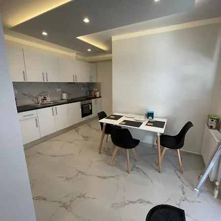 Alexandra Apartament *